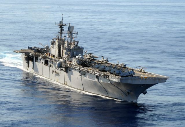 Imagem da noticia Navios dos EUA próximos à Venezuela recuam após ameaça de furacão 