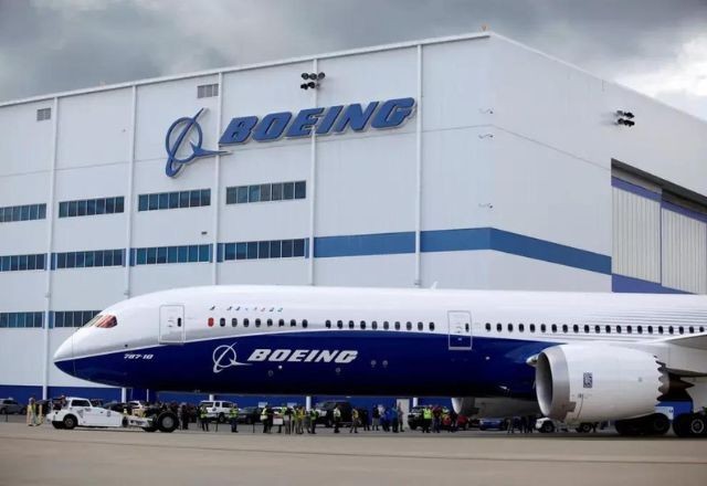 Imagem da noticia CEO da Boeing reconhece erro após incidente com avião da Alaska Airlines