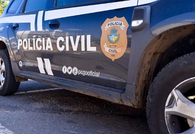 Imagem da noticia Mulher é presa após dar golpe de R$ 700 mil em idosas em Goiânia