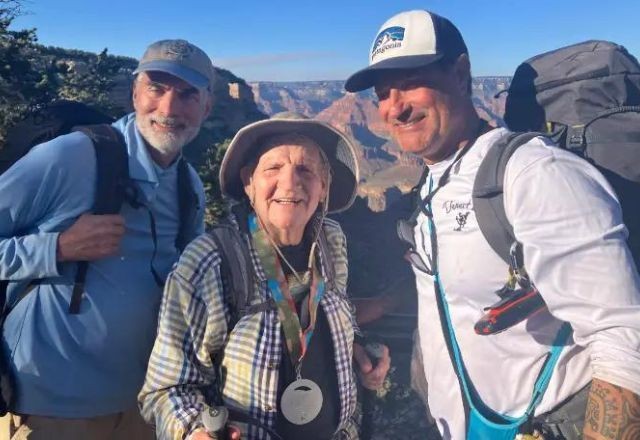 Imagem da noticia Idoso de 92 anos se torna pessoa mais velha do mundo a atravessar Grand Canyon a pé