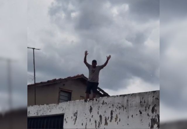 Imagem da noticia Homem é preso ao tentar fugir por telhado após estuprar mulher em Goiás