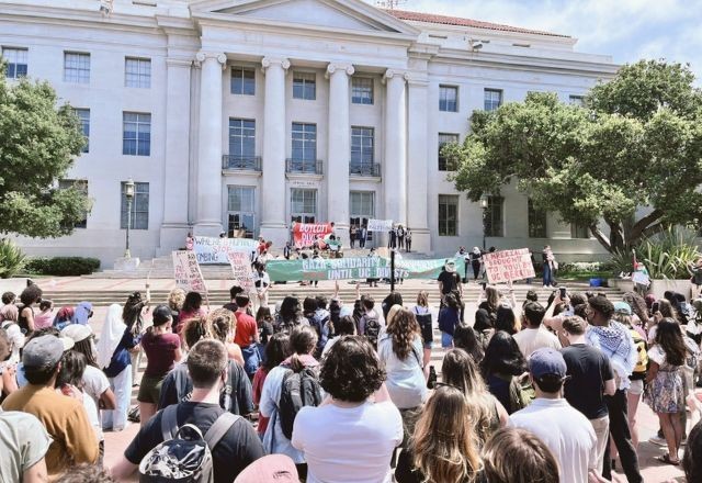 Imagem da noticia Mais de 40 estudantes são presos em protestos pró-Palestina nos EUA