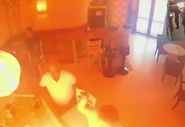 Imagem da noticia Cliente ateia fogo em restaurante na Espanha após acabar a maionese; veja vídeo