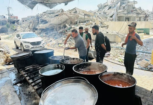 Imagem da noticia Ataque aéreo israelense atinge comboio de ajuda humanitária em Gaza