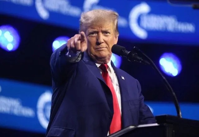 Imagem da noticia Trump diz a deputados republicanos que sofrerá impeachment caso não vençam eleições de meio mandato 