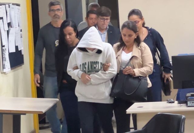 Imagem da noticia Suspeita de matar namorado com brigadeiro envenenado se entrega à polícia 