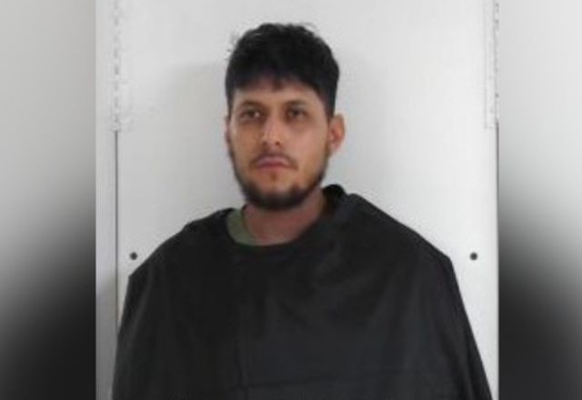 Imagem da noticia Criança relata 'monstro' embaixo da cama e babá encontra homem escondido