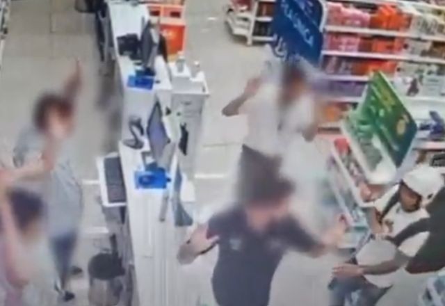 Imagem da noticia Bandidos são presos em flagrante durante assalto a farmácia em SP