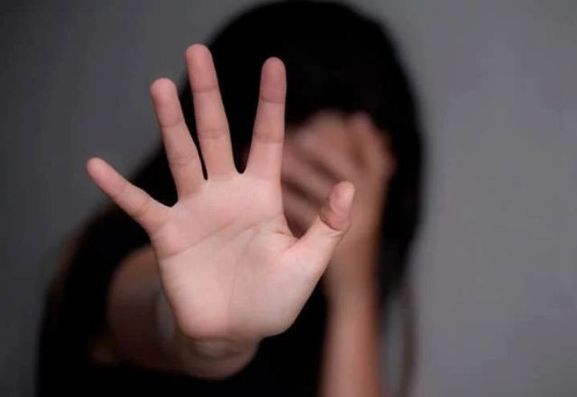 Imagem da noticia Mulher vítima de violência doméstica é socorrida após ligar para polícia e "pedir pizza"