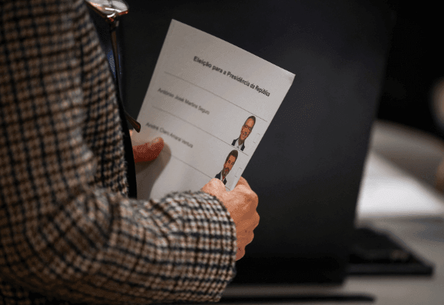 Imagem da noticia Portugal realiza 2º turno da eleição presidencial, com socialista favorito para vencer