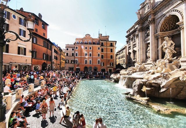Imagem da noticia Roma passa a cobrar taxa de turistas para visitar Fontana di Trevi