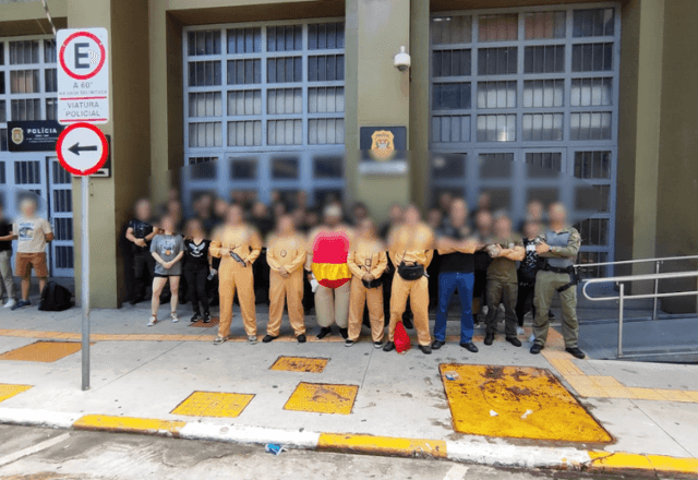 Imagem da noticia Policiais fantasiados de caça-fantasmas prendem suspeitos de furtar celulares em megabloco na Consolação (SP) 