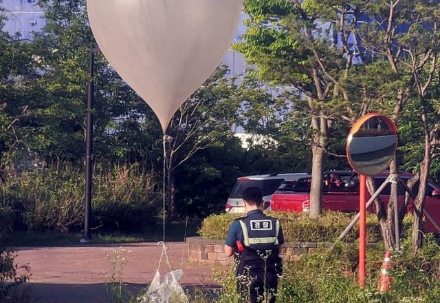 Imagem da noticia Coreia do Norte envia mais 300 balões com lixo para Coreia do Sul