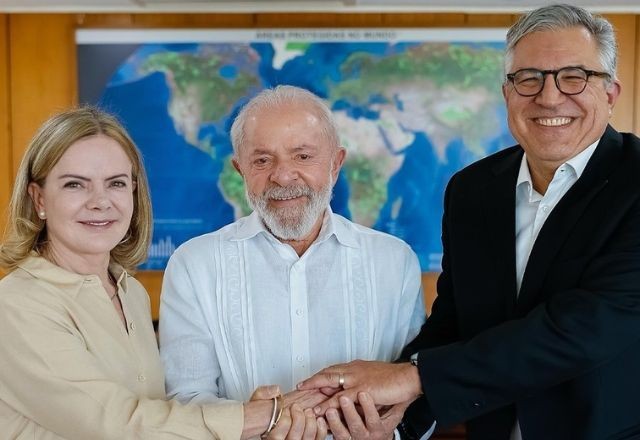 Imagem da noticia Lula dá posse a Gleisi e Padilha nesta segunda-feira (10)