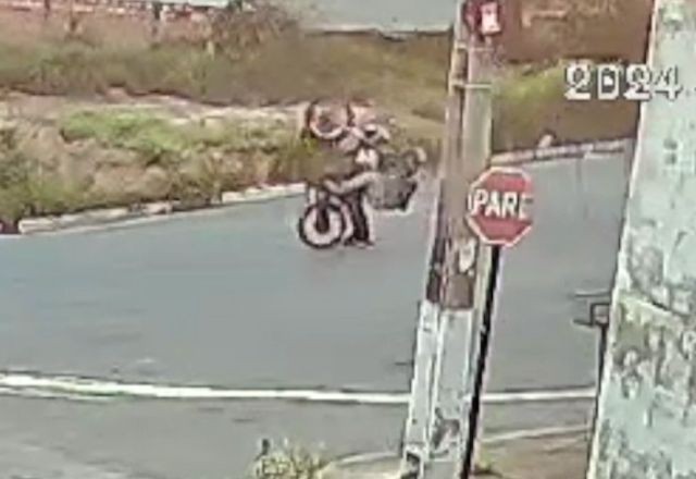 Imagem da noticia Homem morre após ser atropelado por motociclista que empinava moto em MG
