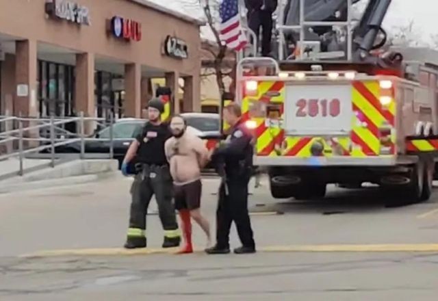Imagem da noticia Atirador que matou 10 pessoas em supermercado no Colorado é condenado à prisão perpétua