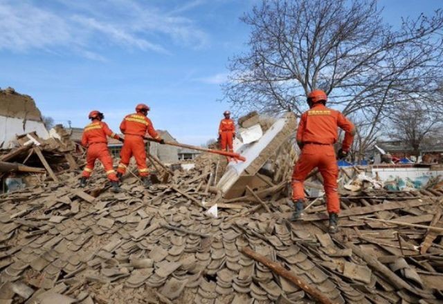 Imagem da noticia Número de mortos após terremoto na China sobe para 131
