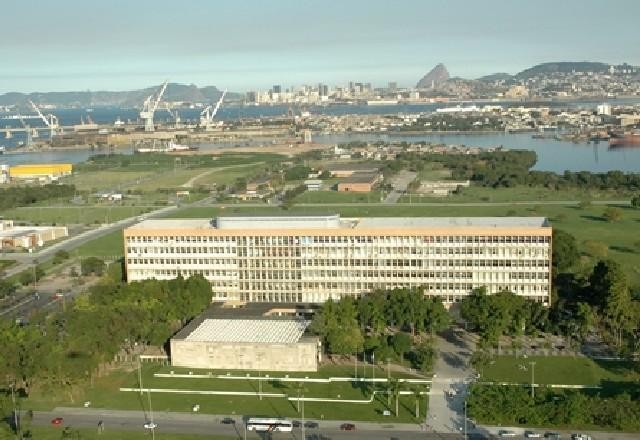 Imagem da noticia Cortes de verbas ameaçam fechar Universidade Federal do Rio