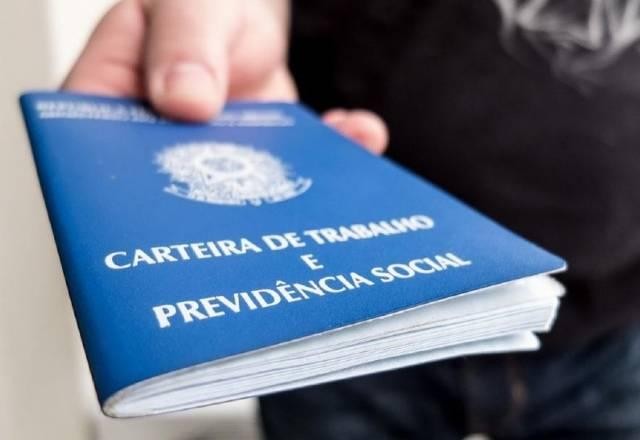 Imagem da noticia Trabalhador que recusar vacina pode ser demitido por justa causa, diz MPT
