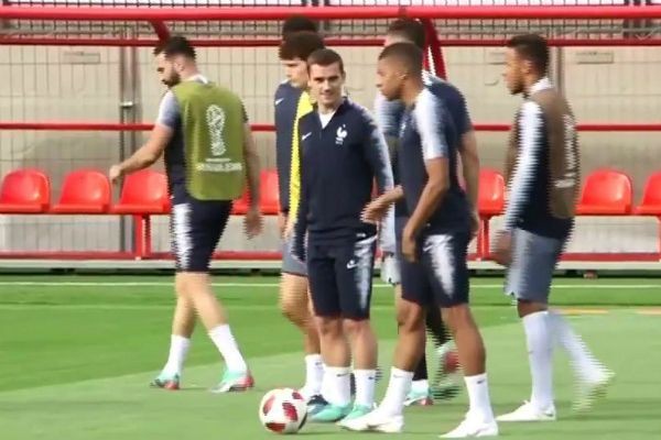 França faz último treino antes de encarar a Croácia na final do Mundial