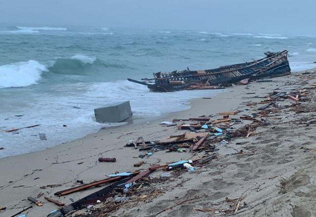 Imagem da noticia Número de imigrantes mortos após naufrágio na Itália sobe para 62