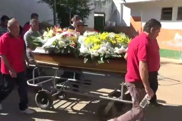 Frentista morto por portugueses é enterrado na Grande São Paulo
