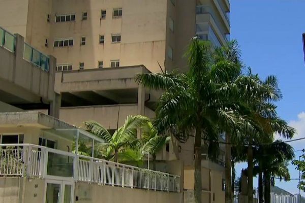 Imagem da noticia Funcionários são feitos reféns durante arrastão a condomínio de luxo