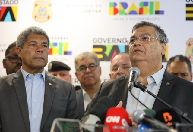 Imagem da noticia Dino atribui violência à liberação de armas e lamenta morte de família na Bahia