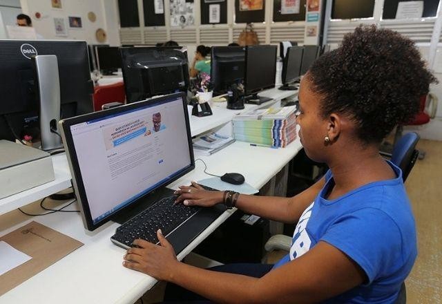 Imagem da noticia Governo sanciona lei que garante internet para alunos da rede pública