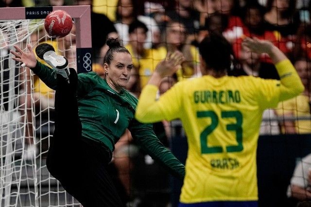 Goleira do Brasil no handebol ganha mais de 80 mil seguidores após estreia nas Olimpíadas