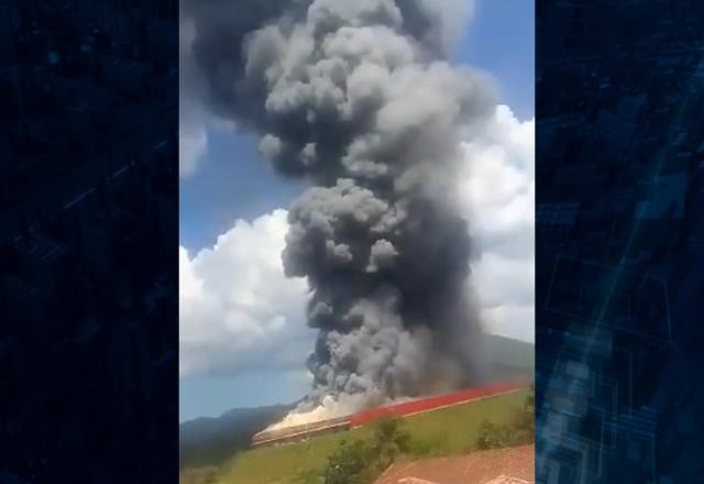 SC: incêndio de grandes proporções destrói galpão de eletrodomésticos