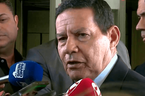 General Mourão assume Presidência durante a recuperação de Jair Bolsonaro