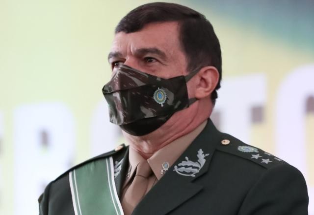 Exército: militares devem se vacinar, usar máscara e não divulgar fake news