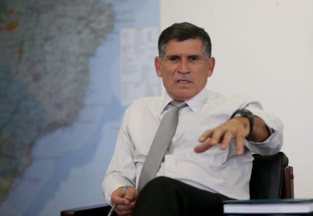 Ex-ministro alfineta Pazuello e diz que hierarquia não é subserviência