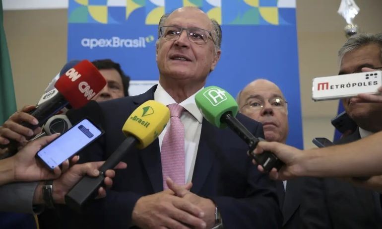 Imagem da noticia Alckmin avalia 2023: “juros, câmbio, e desemprego caíram” e “PIB e bolsa subiram”