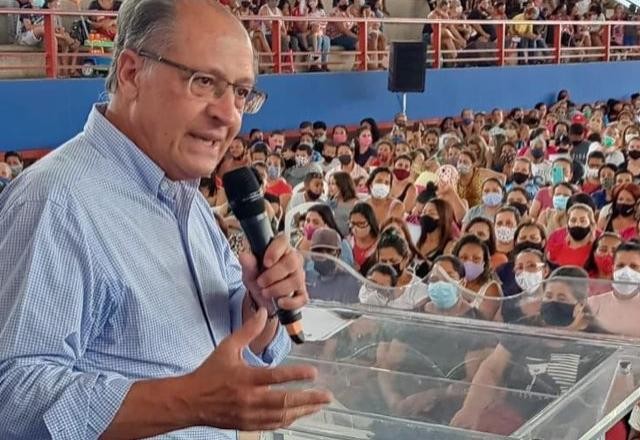 Dado como certo no PSB, Alckmin diz que conversa com outras siglas