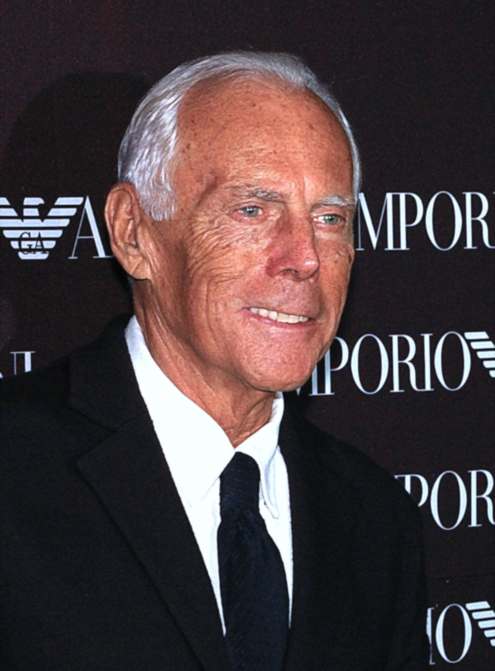 Imagem da noticia Giorgio Armani recebe homenagens em funeral privado nesta segunda-feira (8)