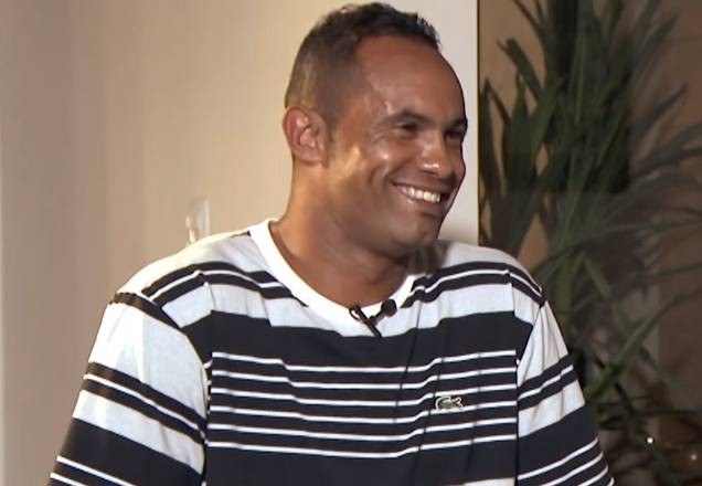 Imagem da noticia Goleiro Bruno consegue autorização para tirar tornozeleira eletrônica