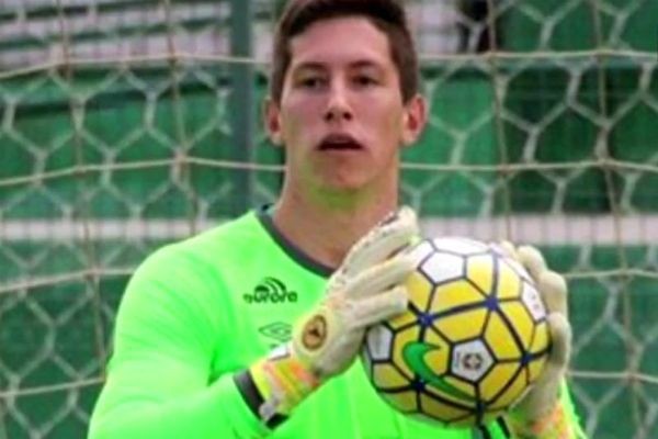 Goleiro Jackson Follmann passa por nova cirurgia em São Paulo