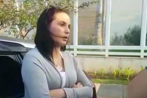 Imagem da noticia Golpista é presa tentando vender carro roubado pela internet