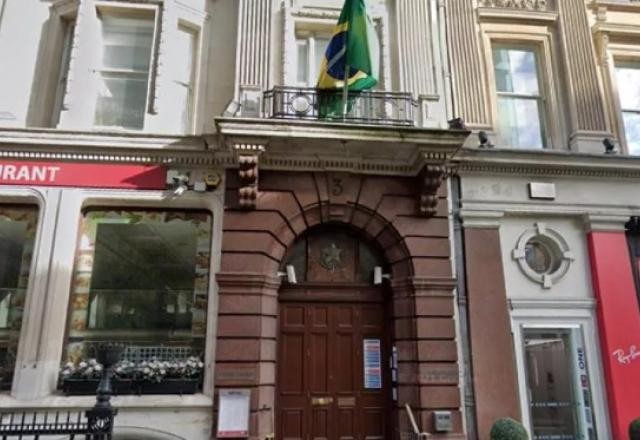 Consulado do Brasil poderá dividir espaço com boate de striptease