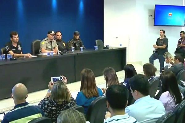 Imagem da noticia Governador de Goiás pede reunião para tratar da crise penitenciária no estado