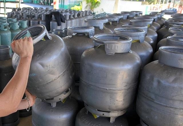 Imagem da noticia Câmara aprova projeto que cria auxílio gás e texto vai à sanção