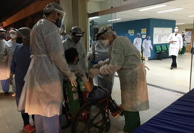 Imagem da noticia Brasil registra mais 470 mortes e 55.211 casos de covid-19 em 24 horas