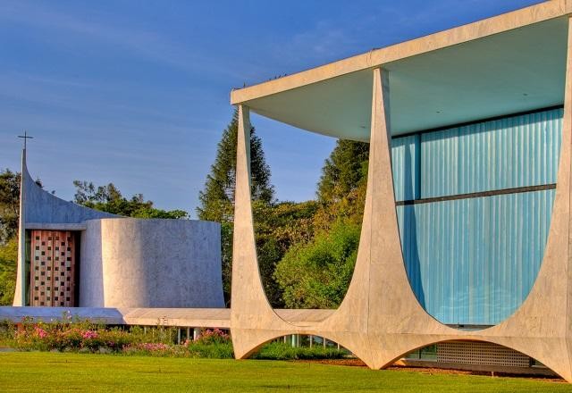 Imagem da noticia Motorista tenta invadir Palácio da Alvorada, onde estava Lula