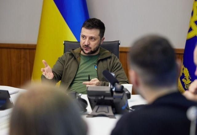 Imagem da noticia Ofensiva russa em Mariupol pode colocar fim às negociações, diz Zelensky
