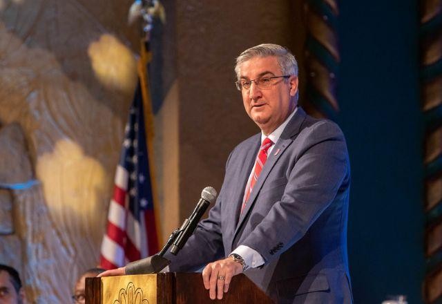 Imagem da noticia Indiana se torna primeiro estado a proibir aborto nos Estados Unidos