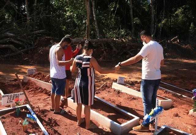 Imagem da noticia Sem dados de SP, Brasil registra mais 125 mortes por covid em 24 horas