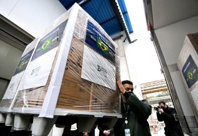 Imagem da noticia Butantan entrega mais 2,2 milhões de doses da vacina CoronaVac ao PIN