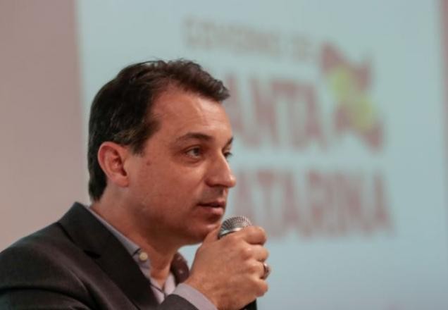 Imagem da noticia Tribunal especial afasta governador de SC e seguirá com julgamento de impeachment